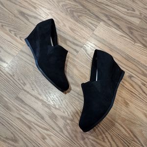 NWOT [Cloudwalkers] By Avenue Suede Black Comfort Wedges